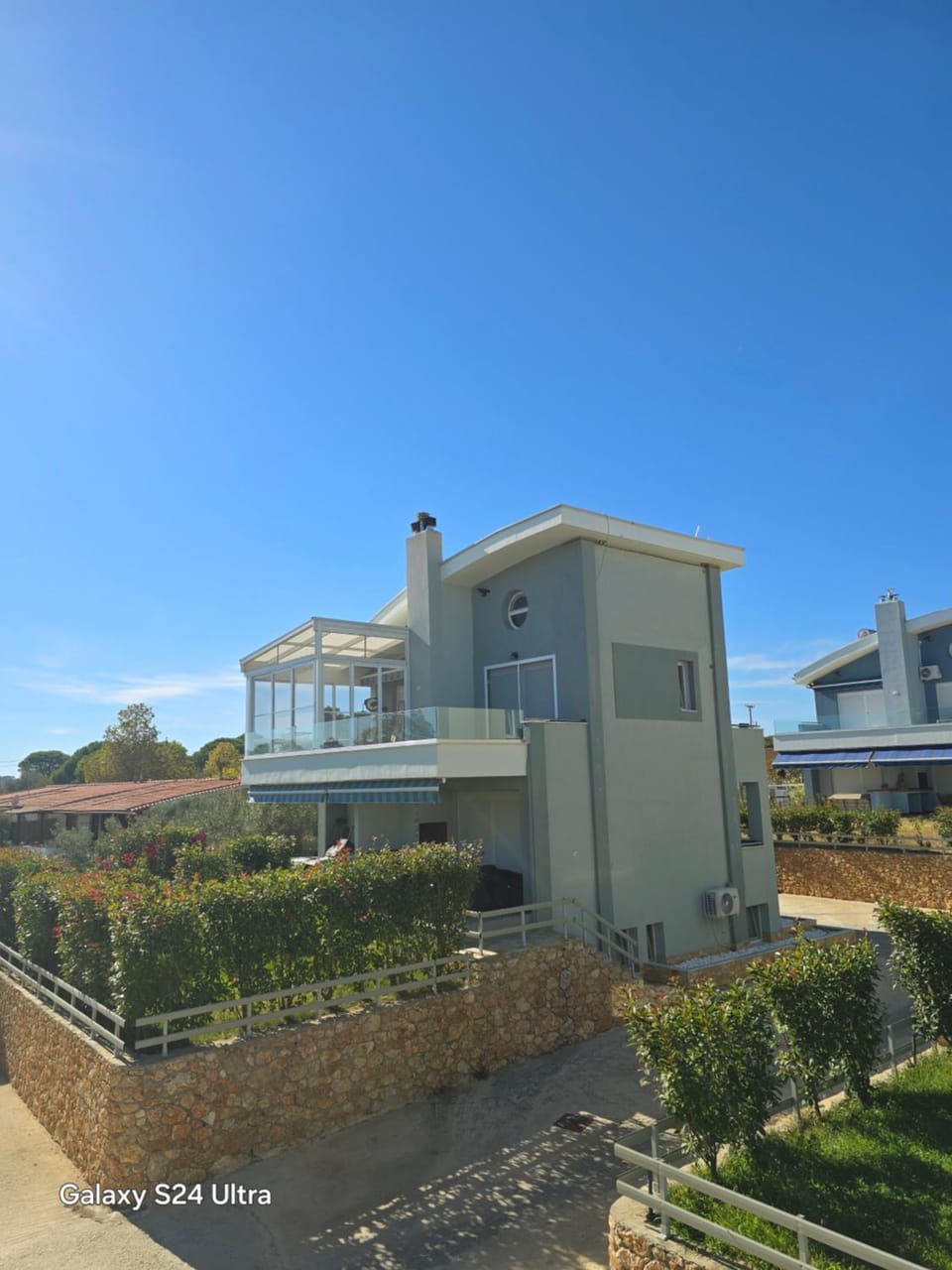 Property building, Day