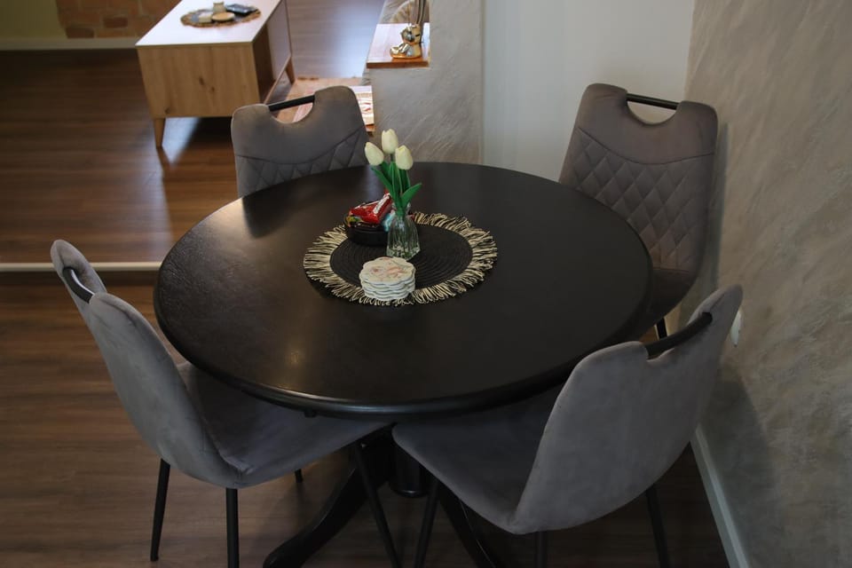 Seating area, Dining area