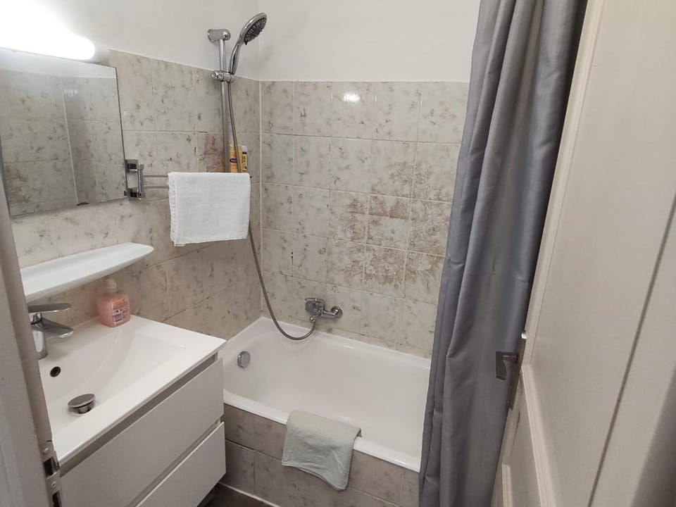 Nart & Niar Apartment in Annemasse