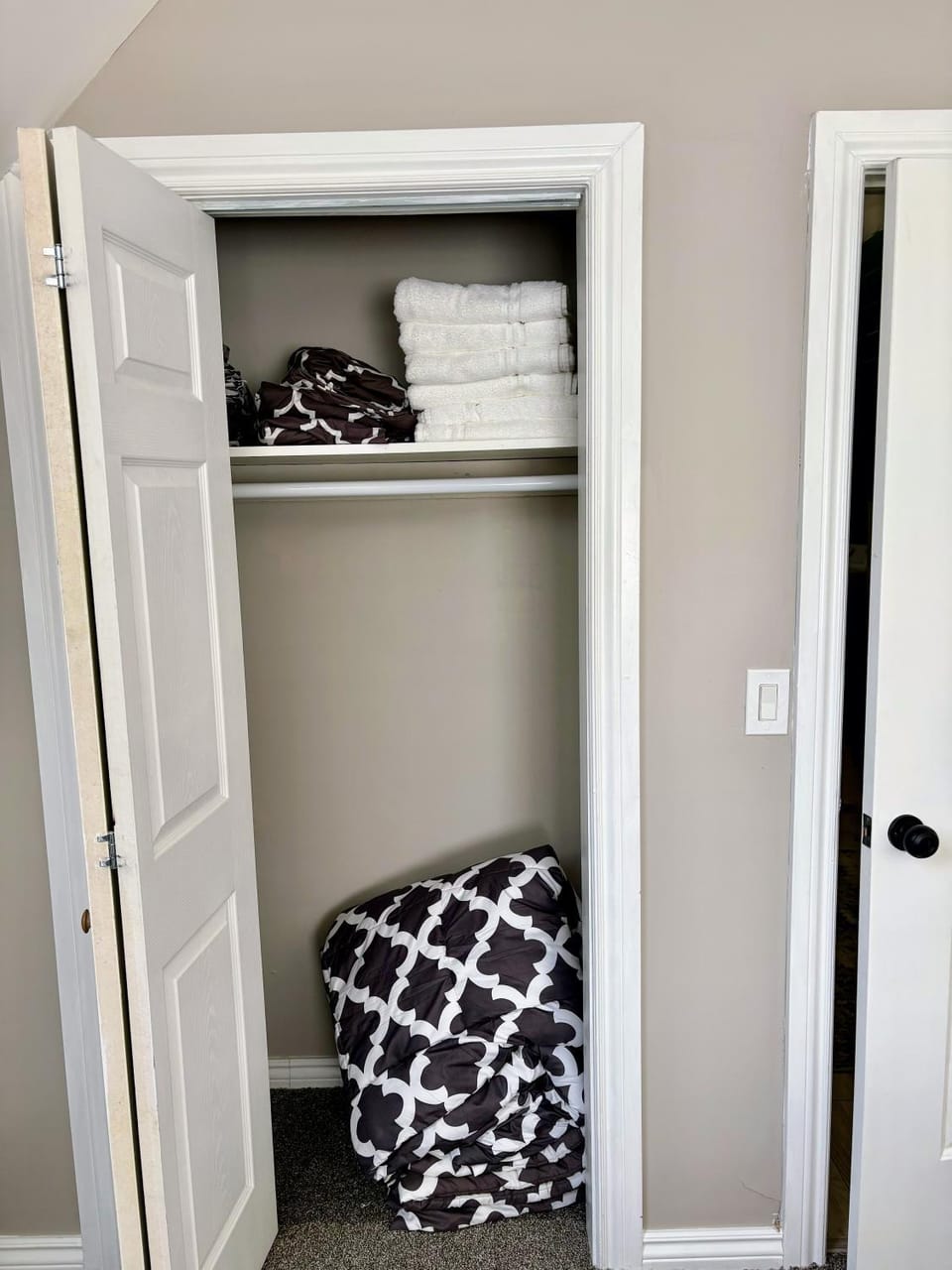 Nice and cozy whole house 25min to Niagara falls Apartment in Buffalo