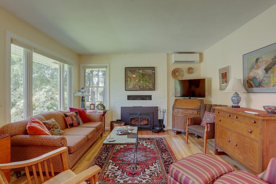 Living Color Cottage House in Hood River