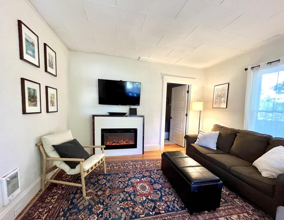 Lucky Home at The Columbia River Gorge House in Hood River