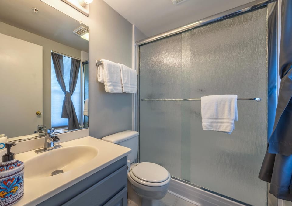 Alleys 22 with Direct Deck Access Apartment in Hood River