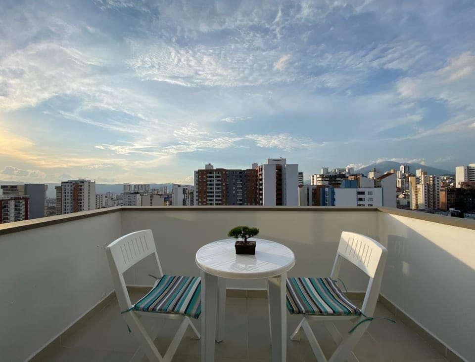 Lujoso Apto Amoblado - Piso alto - NUEVO Apartment in Bucaramanga