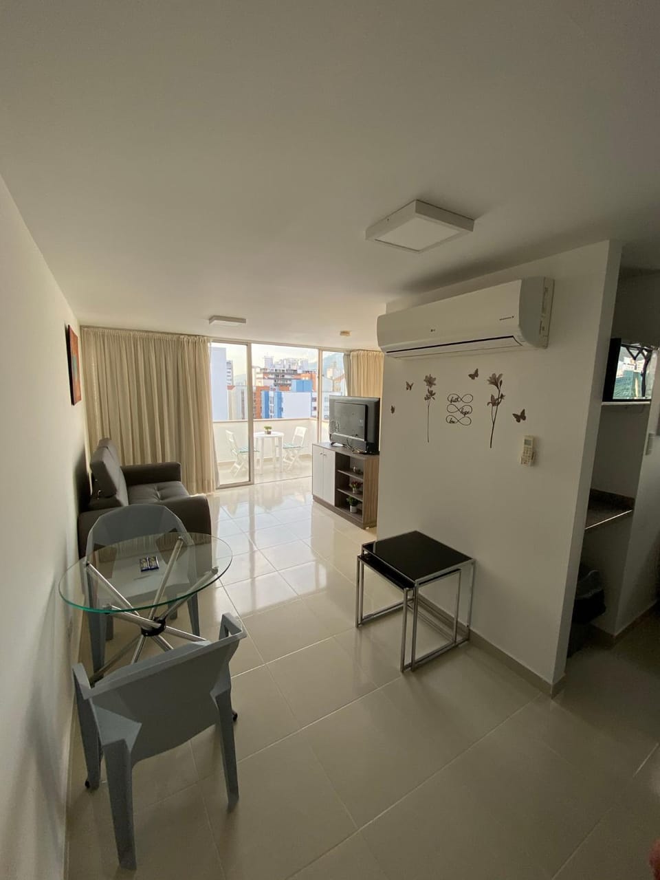 Lujoso Apto Amoblado - Piso alto - NUEVO Apartment in Bucaramanga