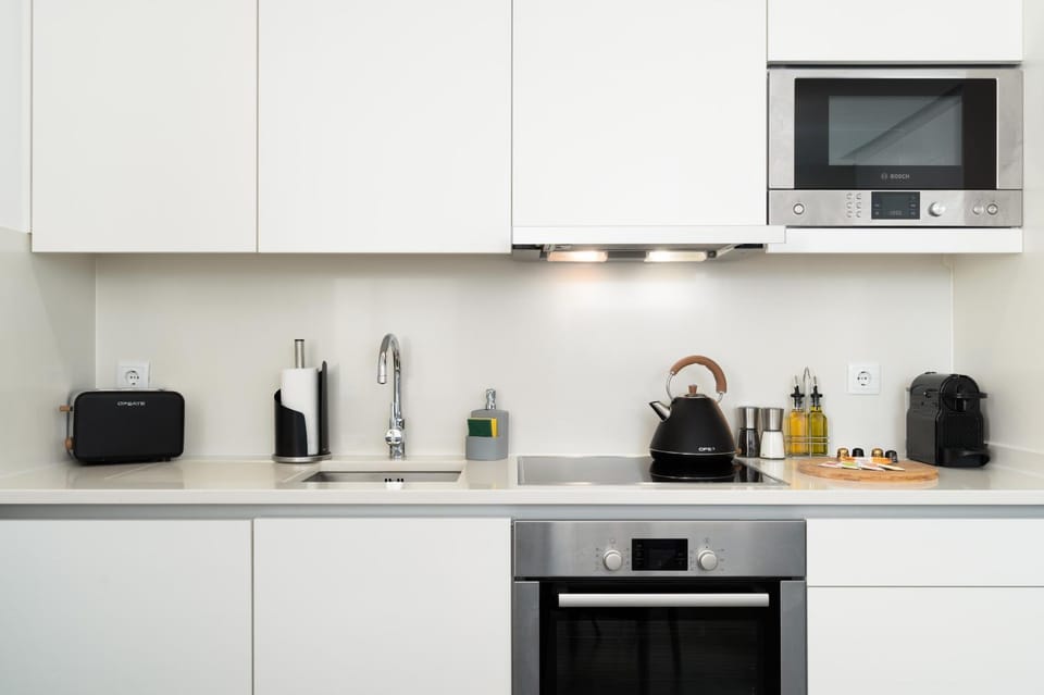 Coffee/tea facilities, Kitchen or kitchenette, stove, toaster