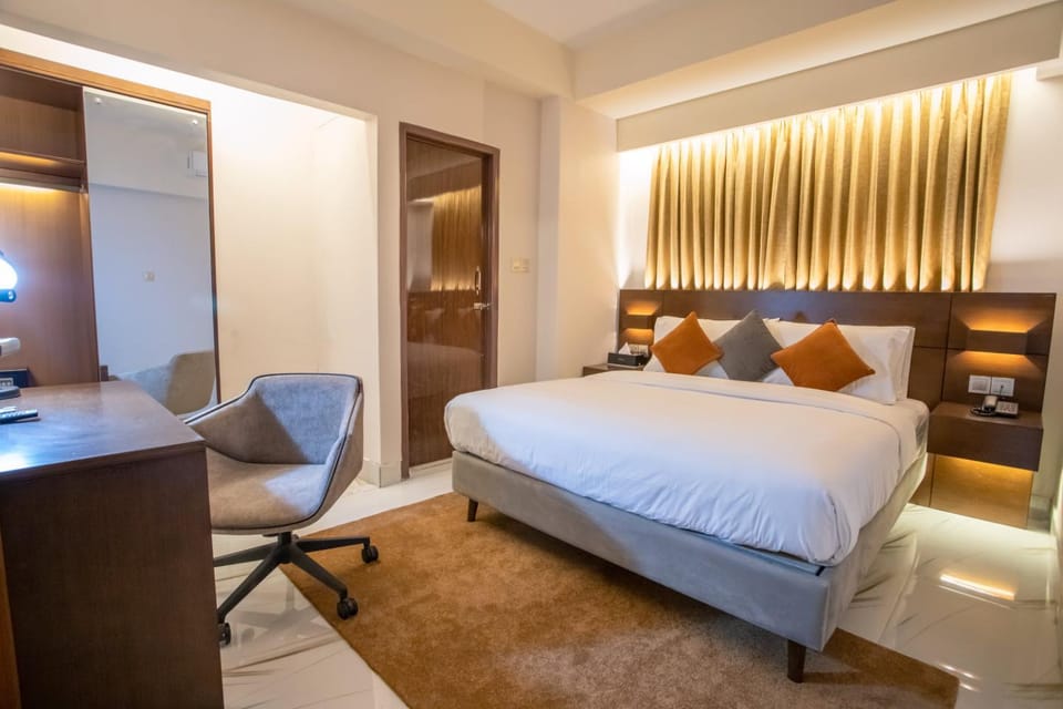 Photo of the whole room, Bedroom