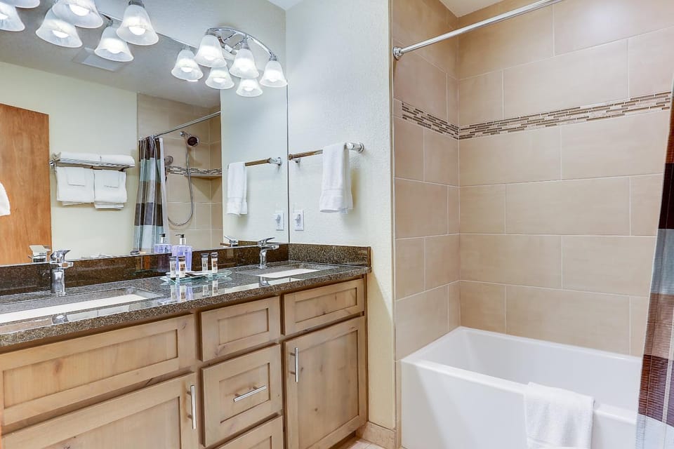 3 Spyglass Home on Meadows Golf Course feature Brand New Hot Tub and Bikes House in Sunriver