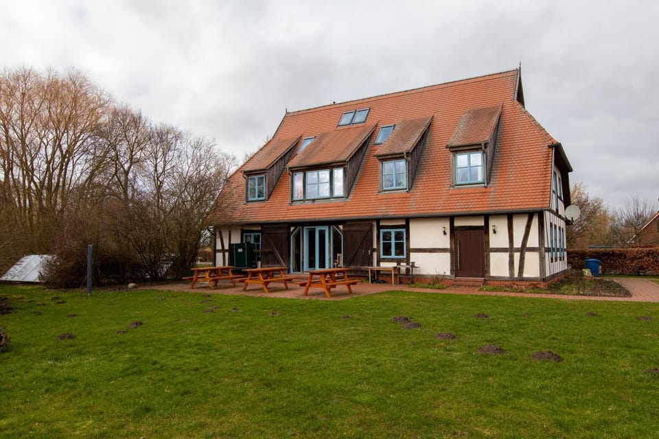 Property building, Facade/entrance, BBQ facilities, Garden