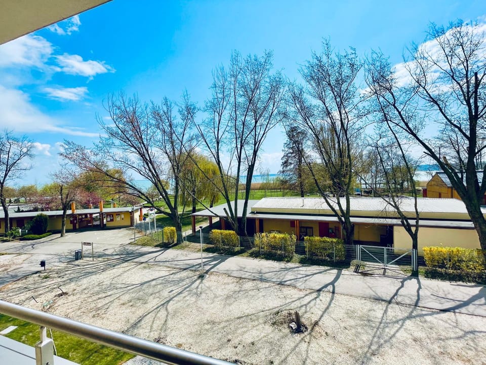 Spring, Day, Neighbourhood, Natural landscape, View (from property/room), Balcony/Terrace