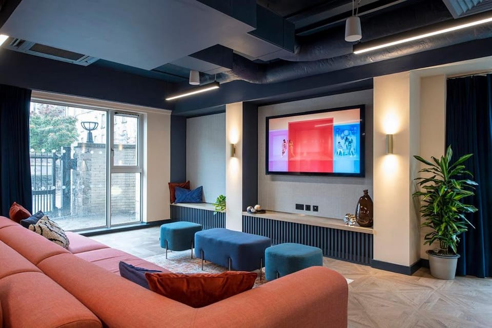 Communal lounge/ TV room