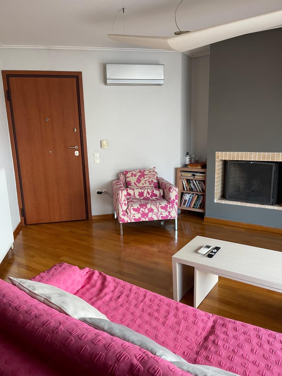 ΔΙΑΜΕΡΙΣΜΑ ΜΕ ΘΕΑ Apartment in Athens