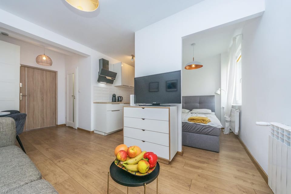 Kitchen or kitchenette, Dining area, Communal kitchen, Food