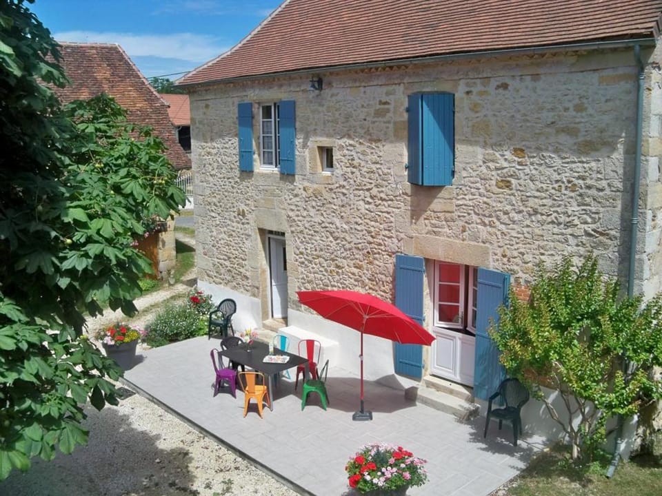 Gîte rustique avec piscine privée et Wifi - FR-1-616-70 House in Nouvelle-Aquitaine
