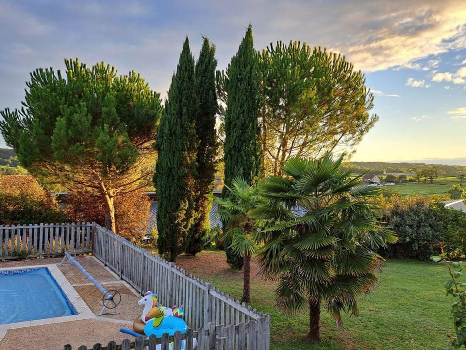 Gîte rustique avec piscine privée et Wifi - FR-1-616-70 House in Nouvelle-Aquitaine