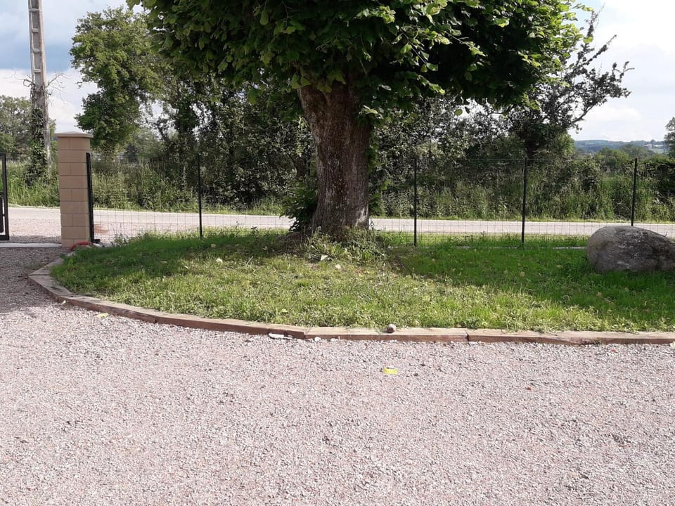 Maison paisible entre Berry et Creuse avec jardin clos, terrasse et parking privé - FR-1-591-310 House in Centre-Val de Loire
