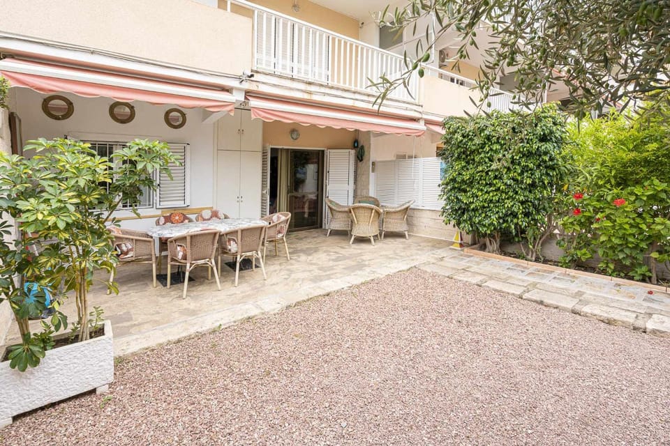 Patio, Spring, Day, Garden, View (from property/room), Balcony/Terrace, Dining area, Garden view