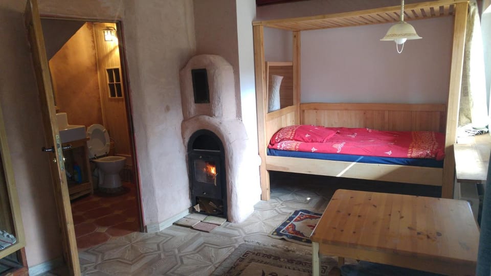 Bed, Bathroom