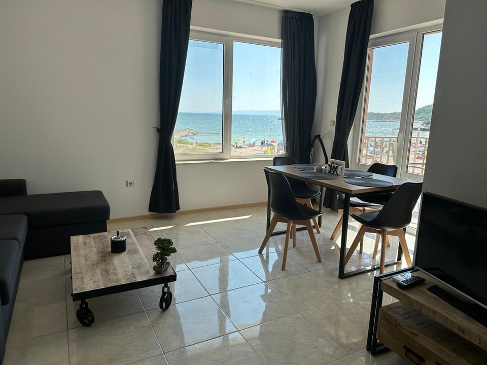 View (from property/room), Living room, Seating area, Dining area, Sea view