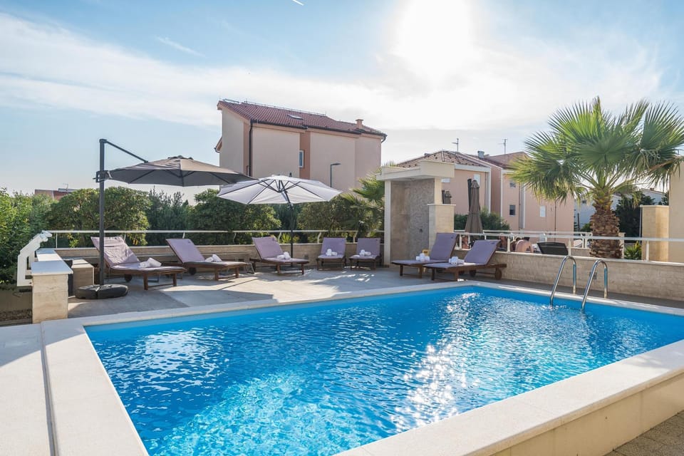 Swimming pool, Swimming pool