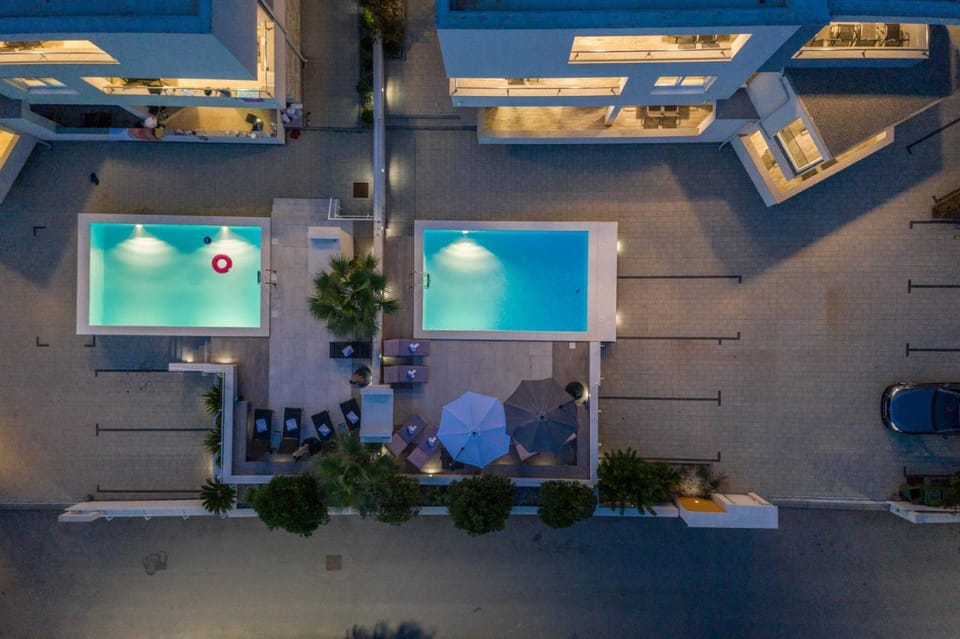 Bird's eye view, Swimming pool
