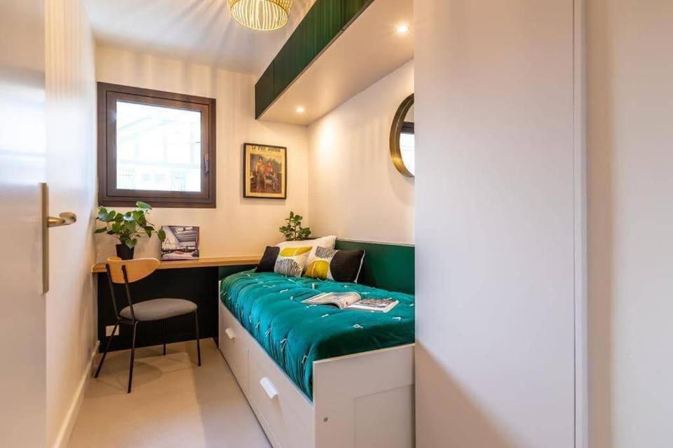 Bed, Photo of the whole room, Bedroom