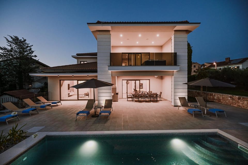 Property building, Swimming pool