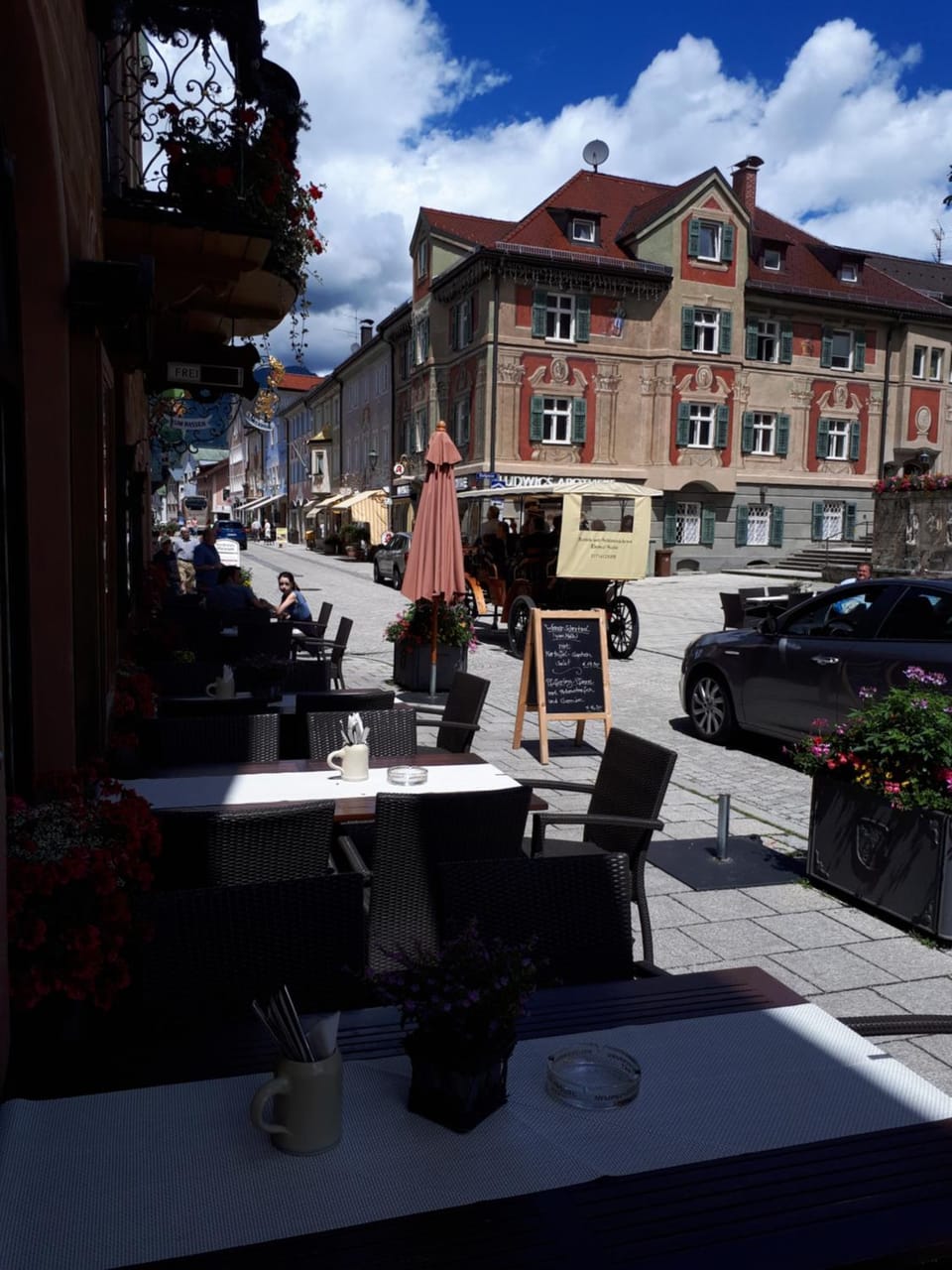 Day, Neighbourhood, City view, Street view