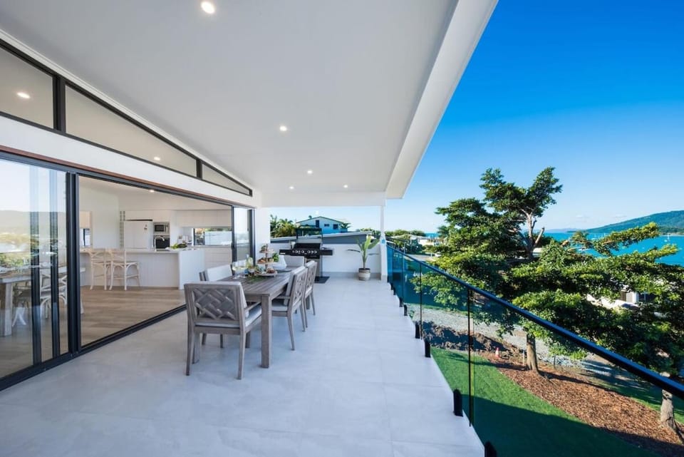 Airlie Bay View House in Airlie Beach