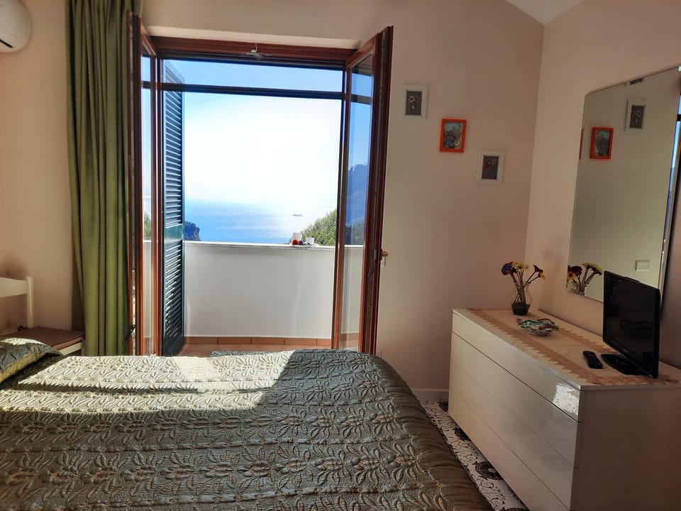 Bed, Photo of the whole room, Bedroom, Sea view