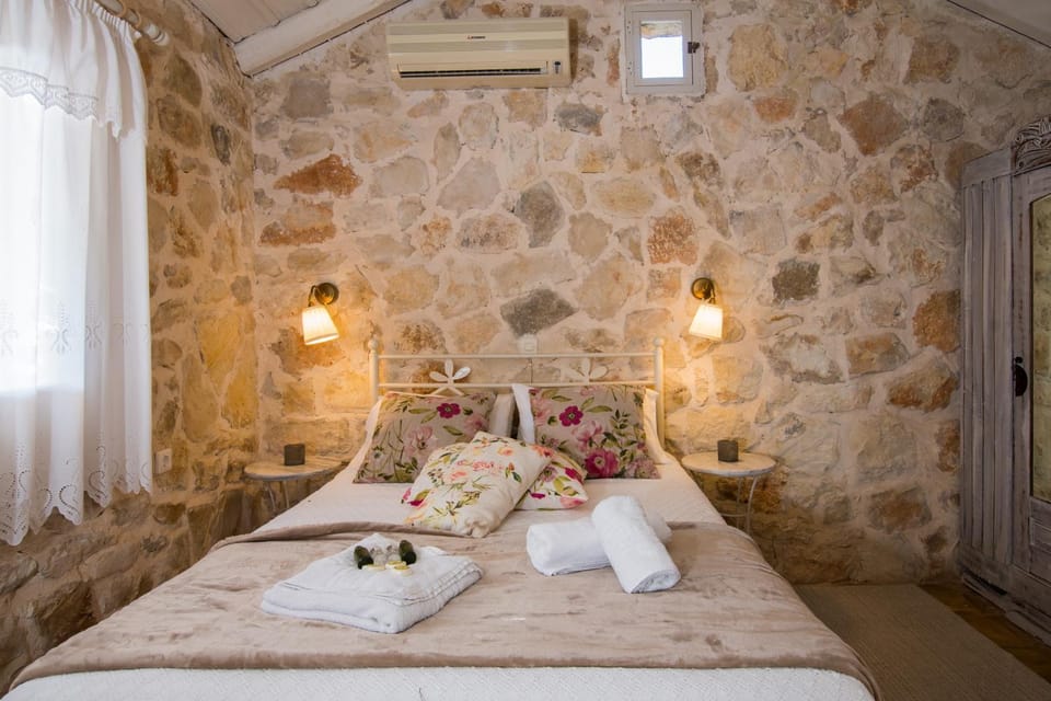 Bed, Bedroom, air conditioner