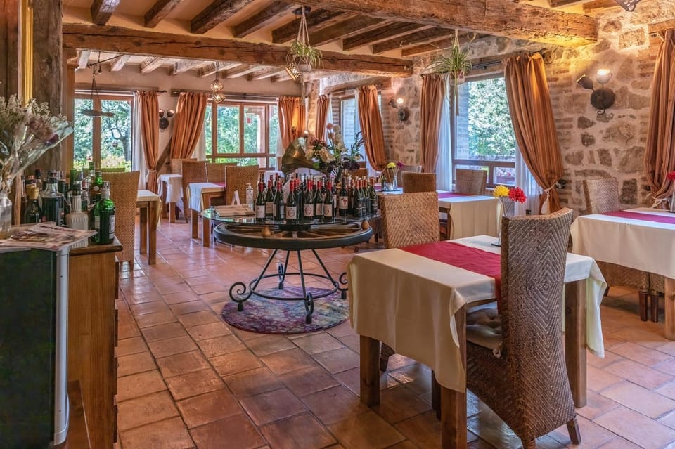 Restaurant/places to eat, Dining area