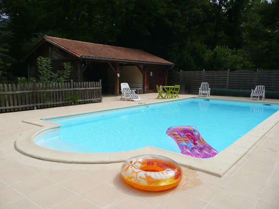 Swimming pool, Swimming pool