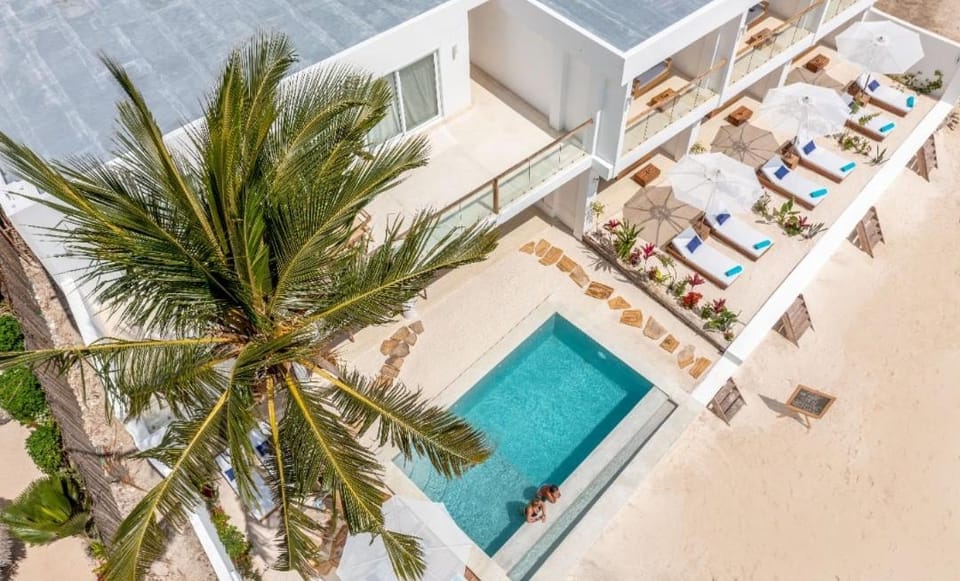 Bird's eye view, Swimming pool
