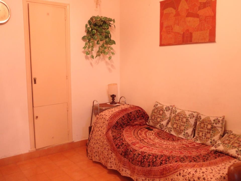 Bed, Living room