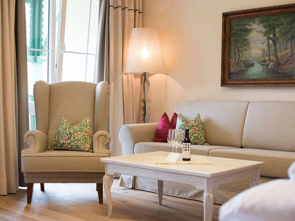 Living room, Seating area