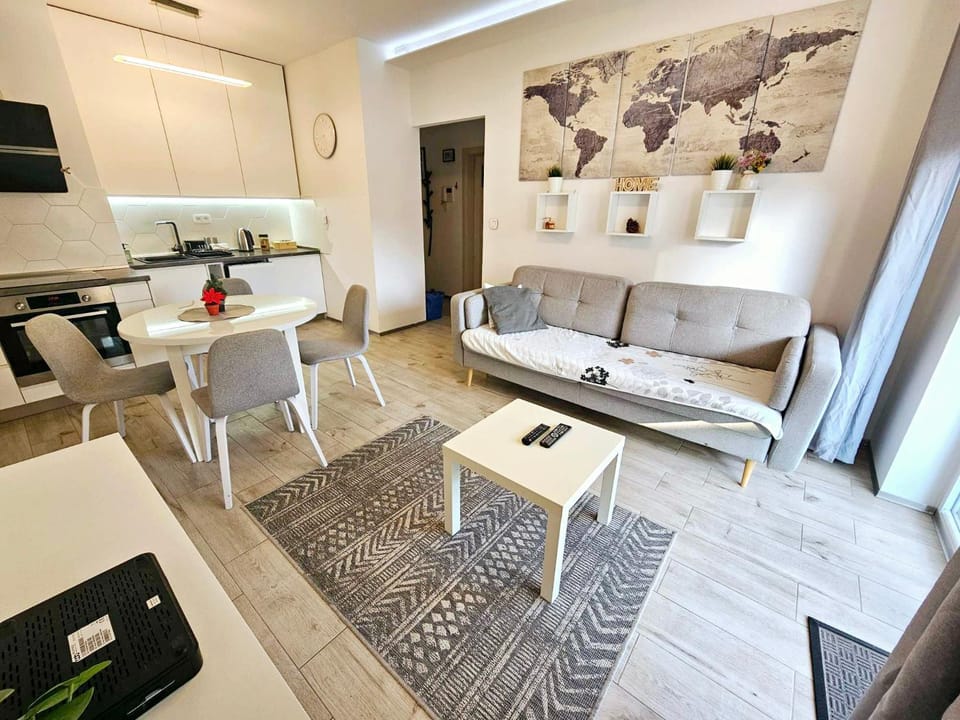Kitchen or kitchenette, Living room, Seating area, Dining area