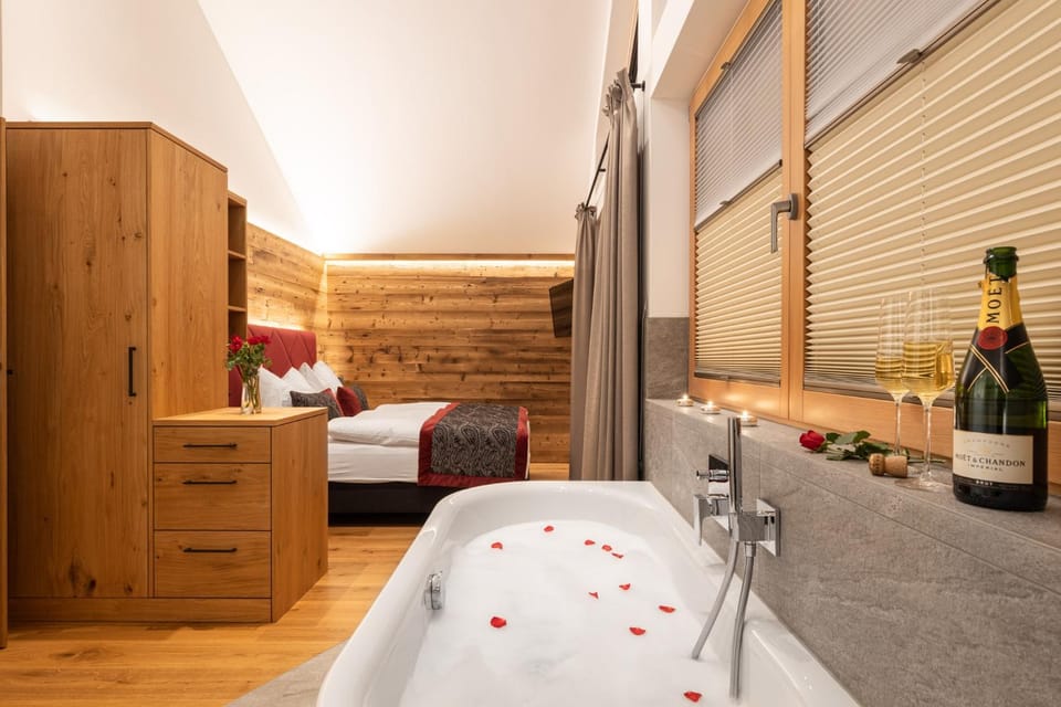 Bathroom, Photo of the whole room, Bedroom, safe