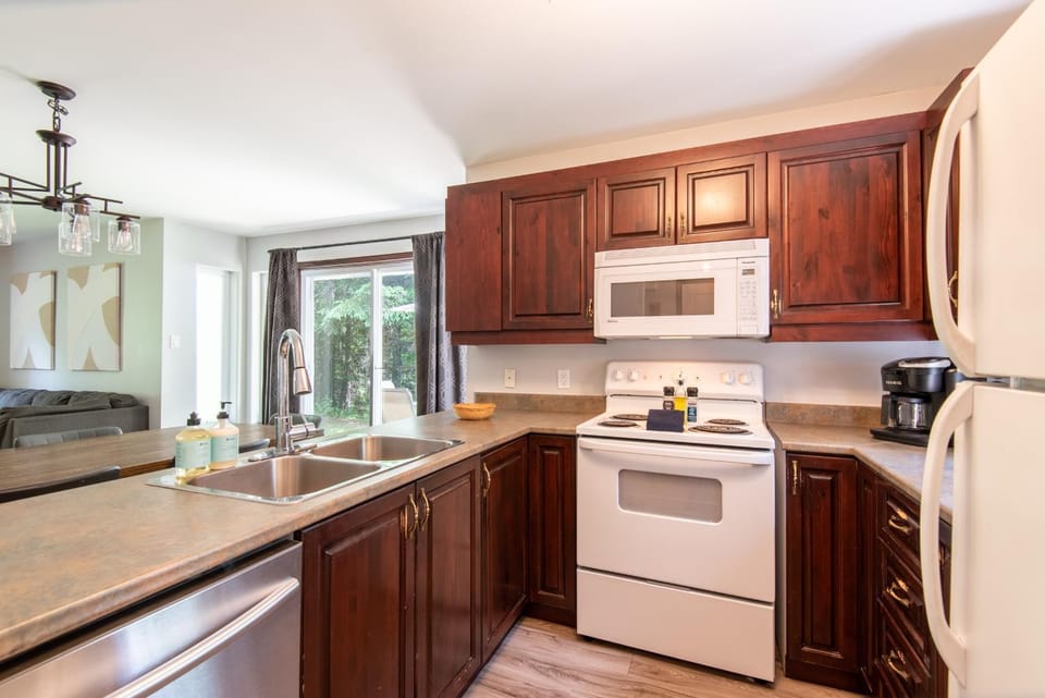 Kitchen or kitchenette, dishwasher, oven, stove