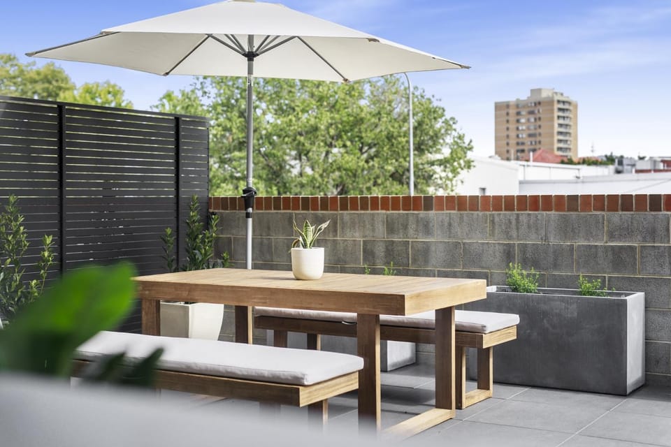 Boutique Unit with Huge Terrace near Cafes & Shops Apartment in Canberra