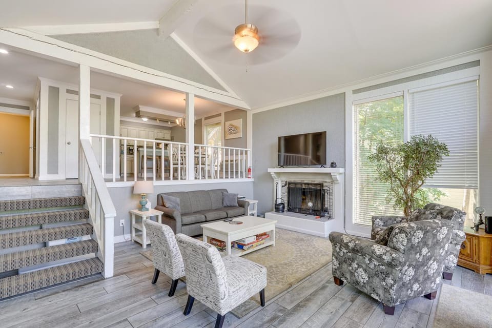 Private Dock and Resort Access Margaritaville Cabin Cabin in Lake of the Ozarks