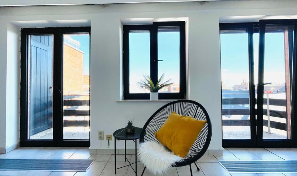 View (from property/room), Balcony/Terrace, Living room, Seating area