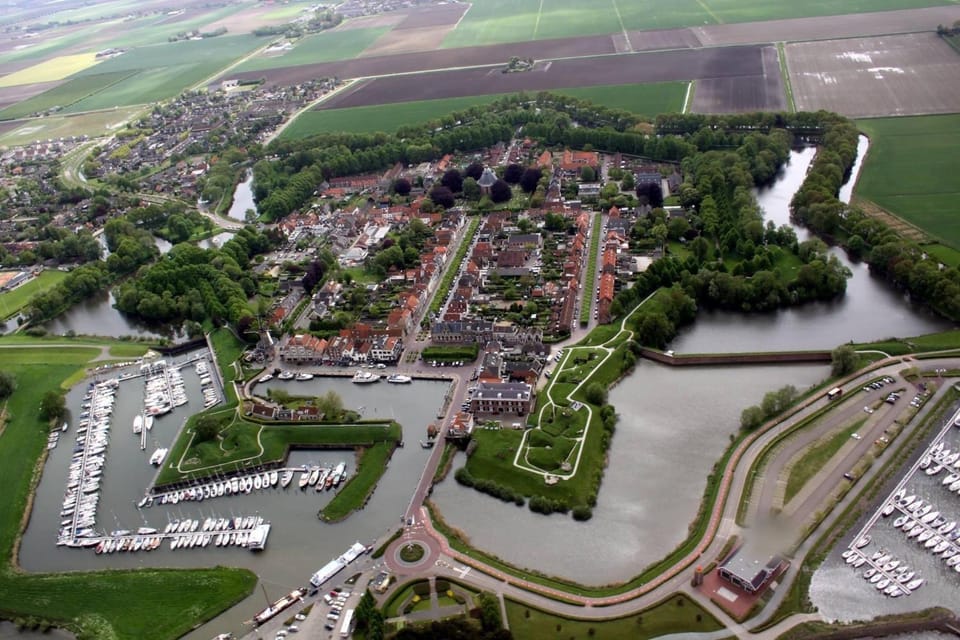 Neighbourhood, Natural landscape, Bird's eye view, City view, River view, Location