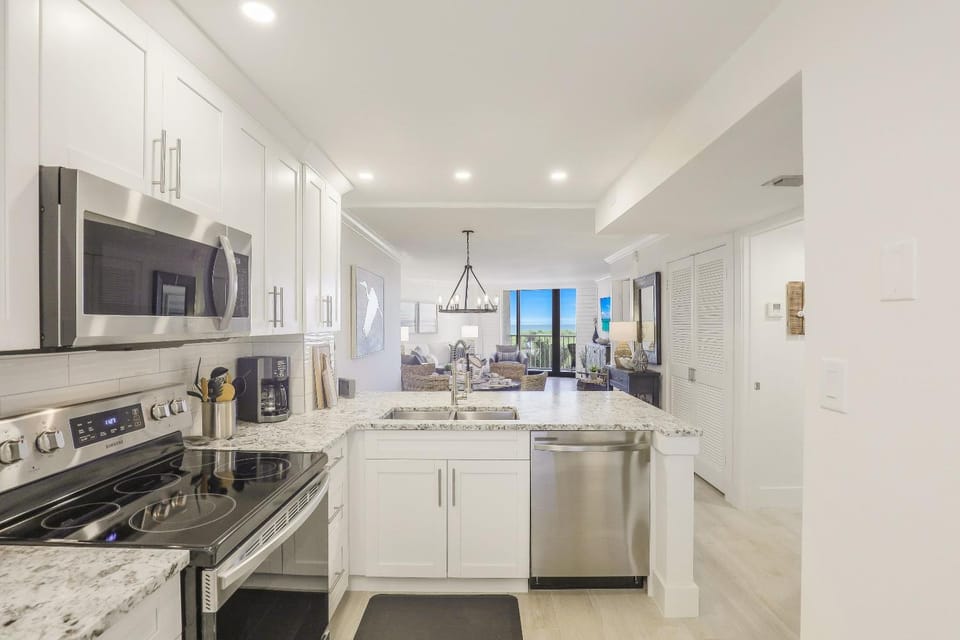 Renovated Beachfront Condo | Gulf Views Apartment in Marco Island
