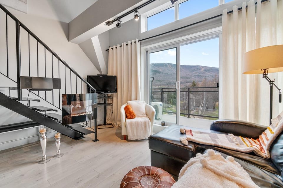 Living room, Mountain view