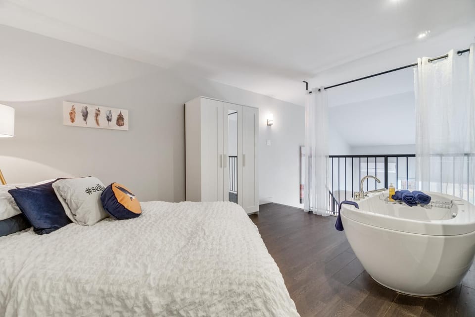 Bedroom, Bath