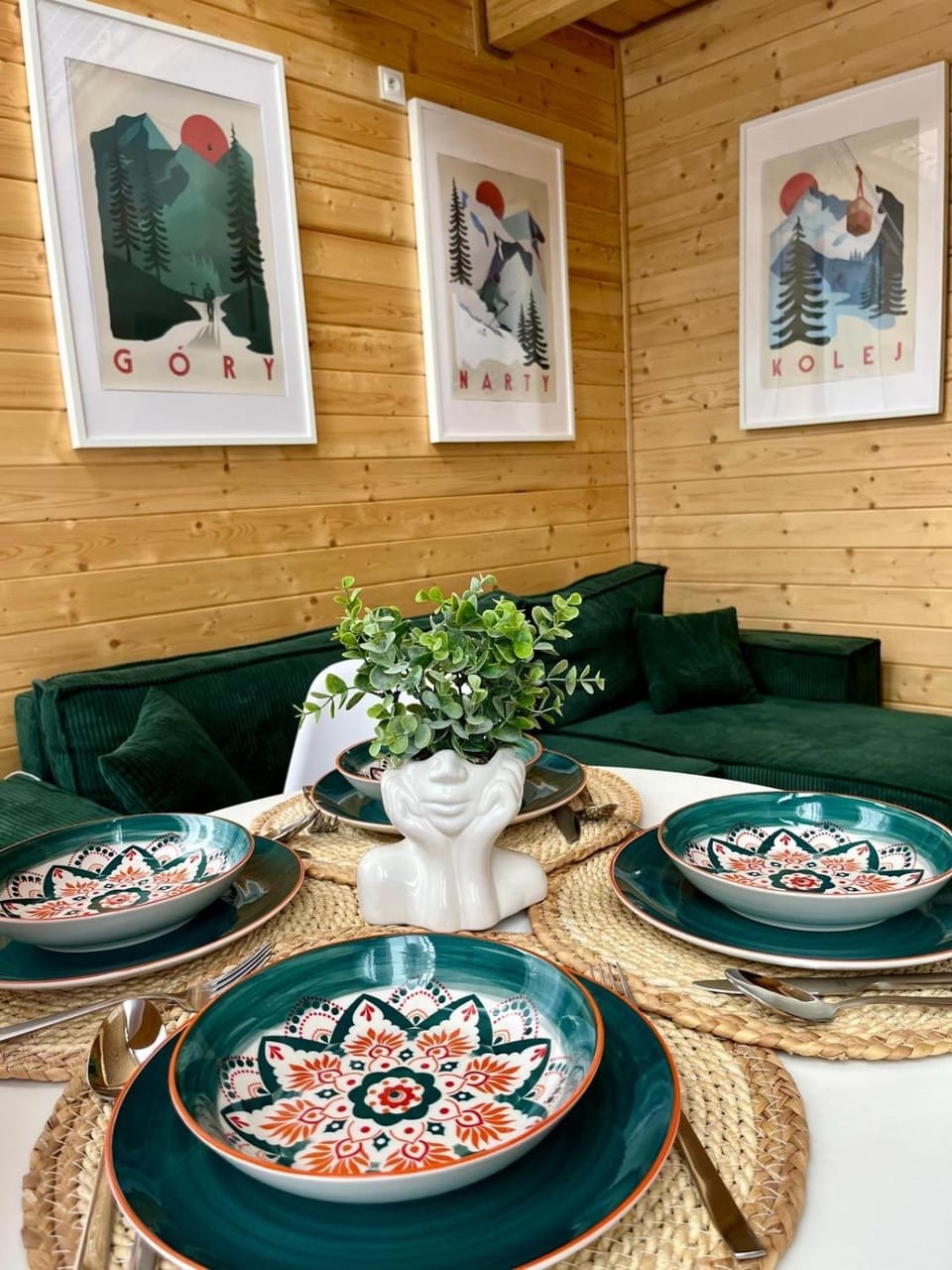 Living room, Breakfast, Lunch, Lunch