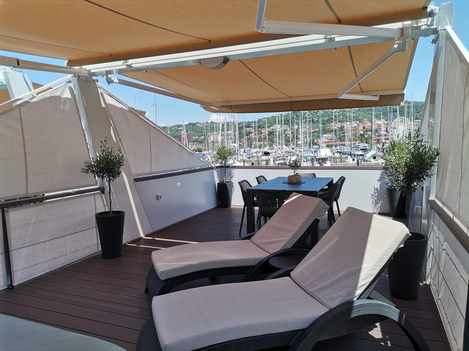 Patio, Seating area