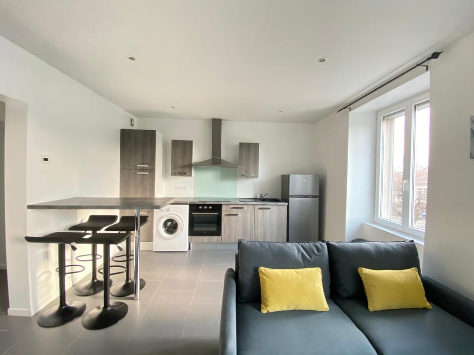Kitchen or kitchenette, Living room, Lounge or bar