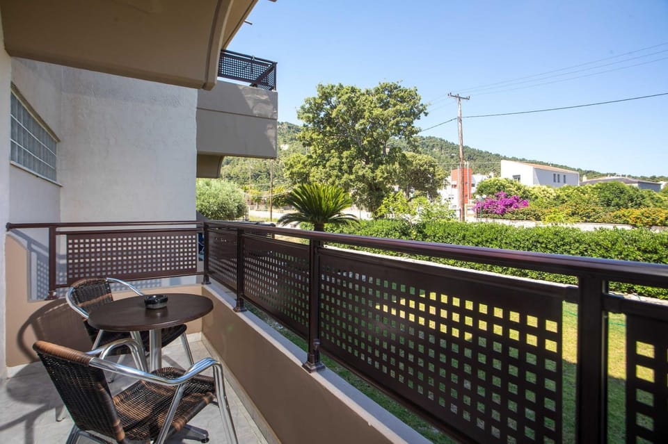 Balcony/Terrace, Garden view